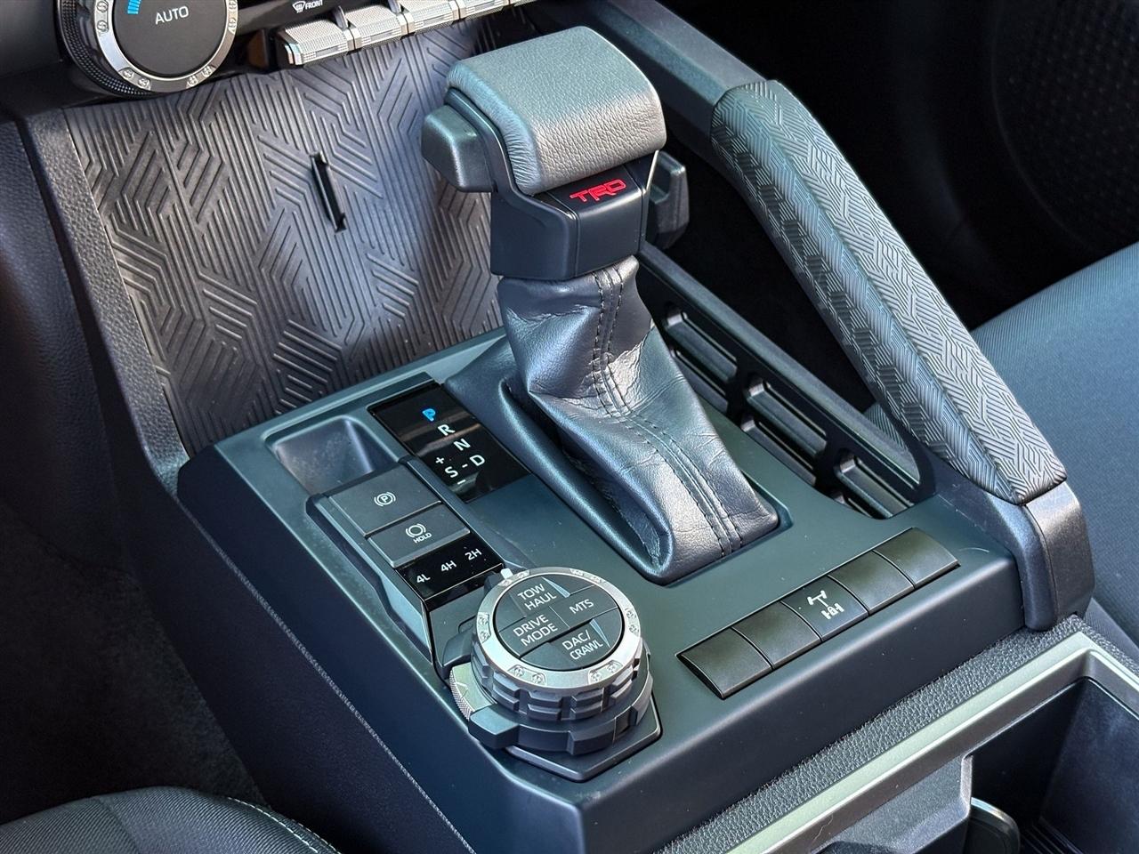 Toyota Tacoma 4WD  2025