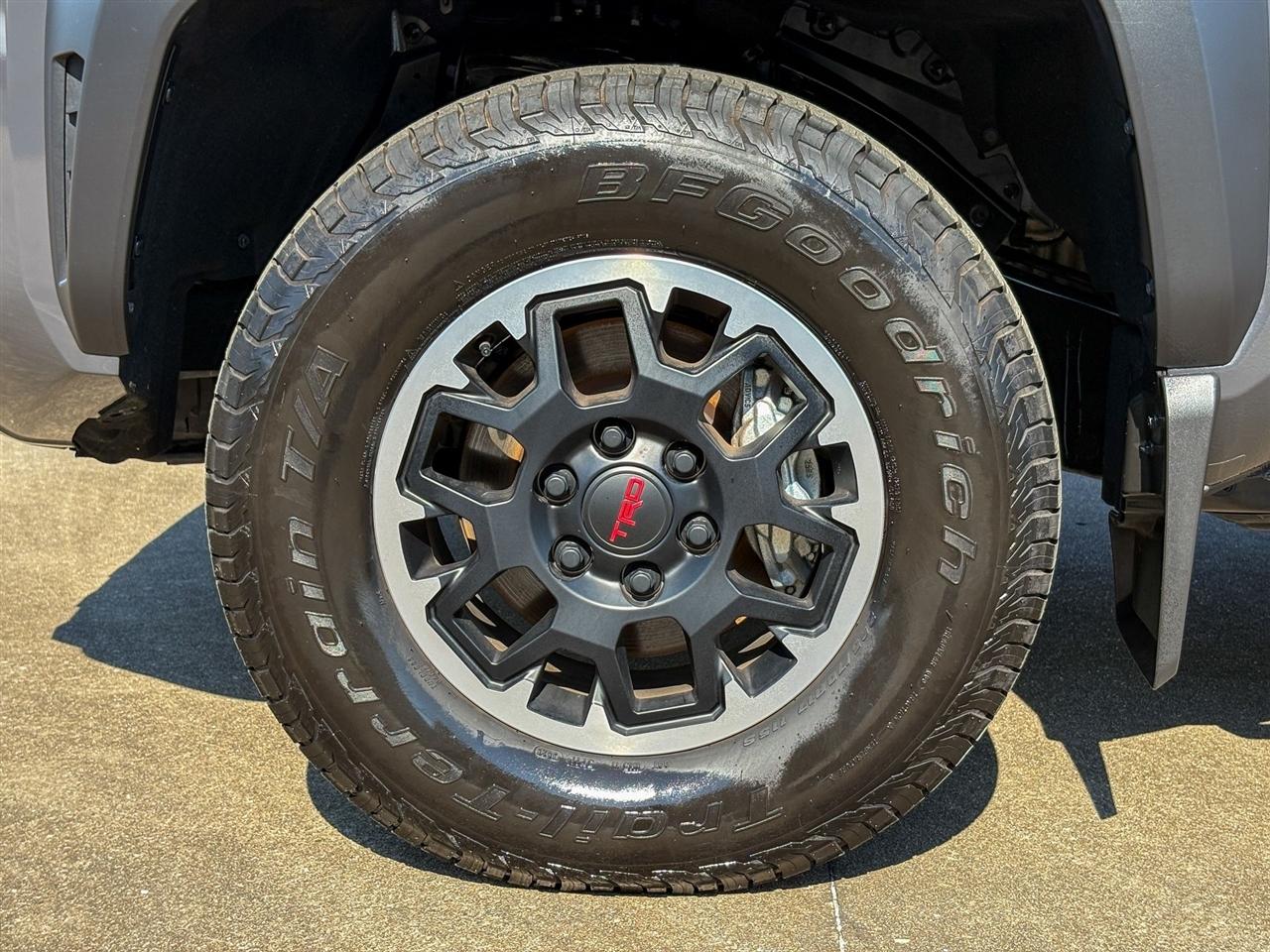 Toyota Tacoma 4WD  2025