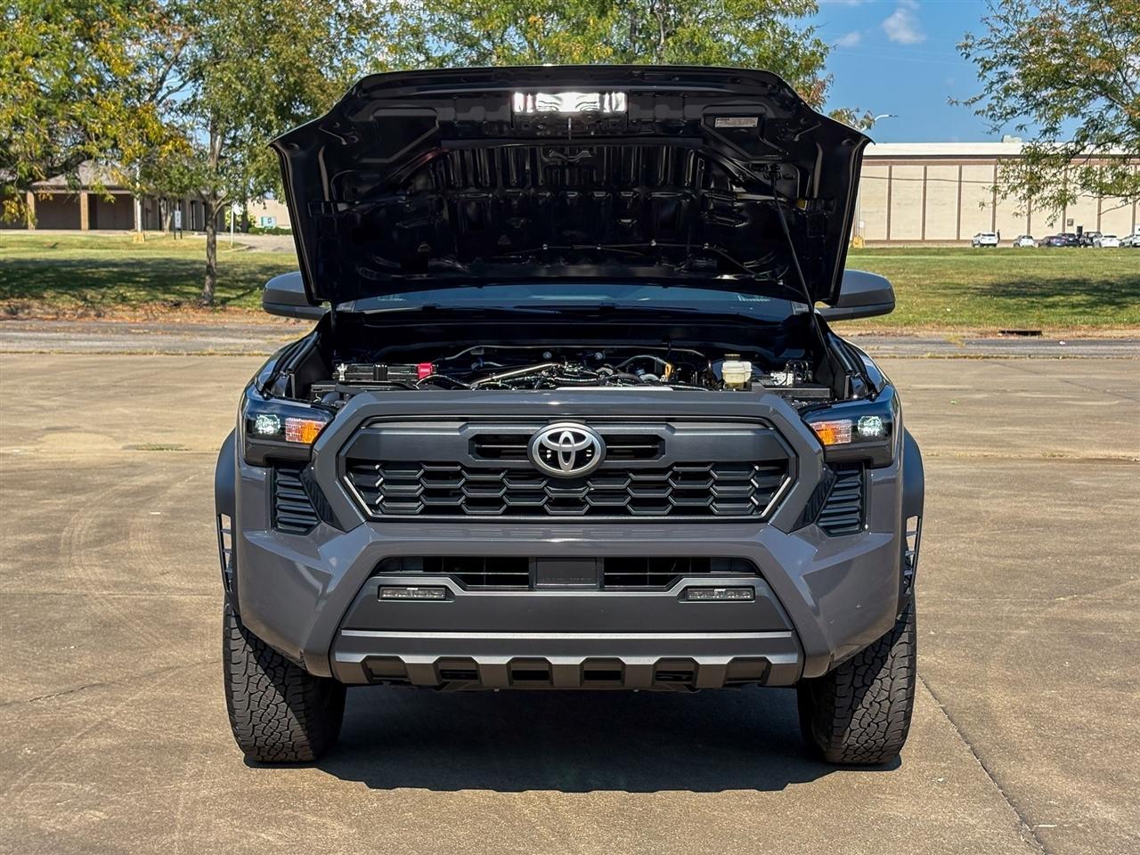 Toyota Tacoma 4WD  2025