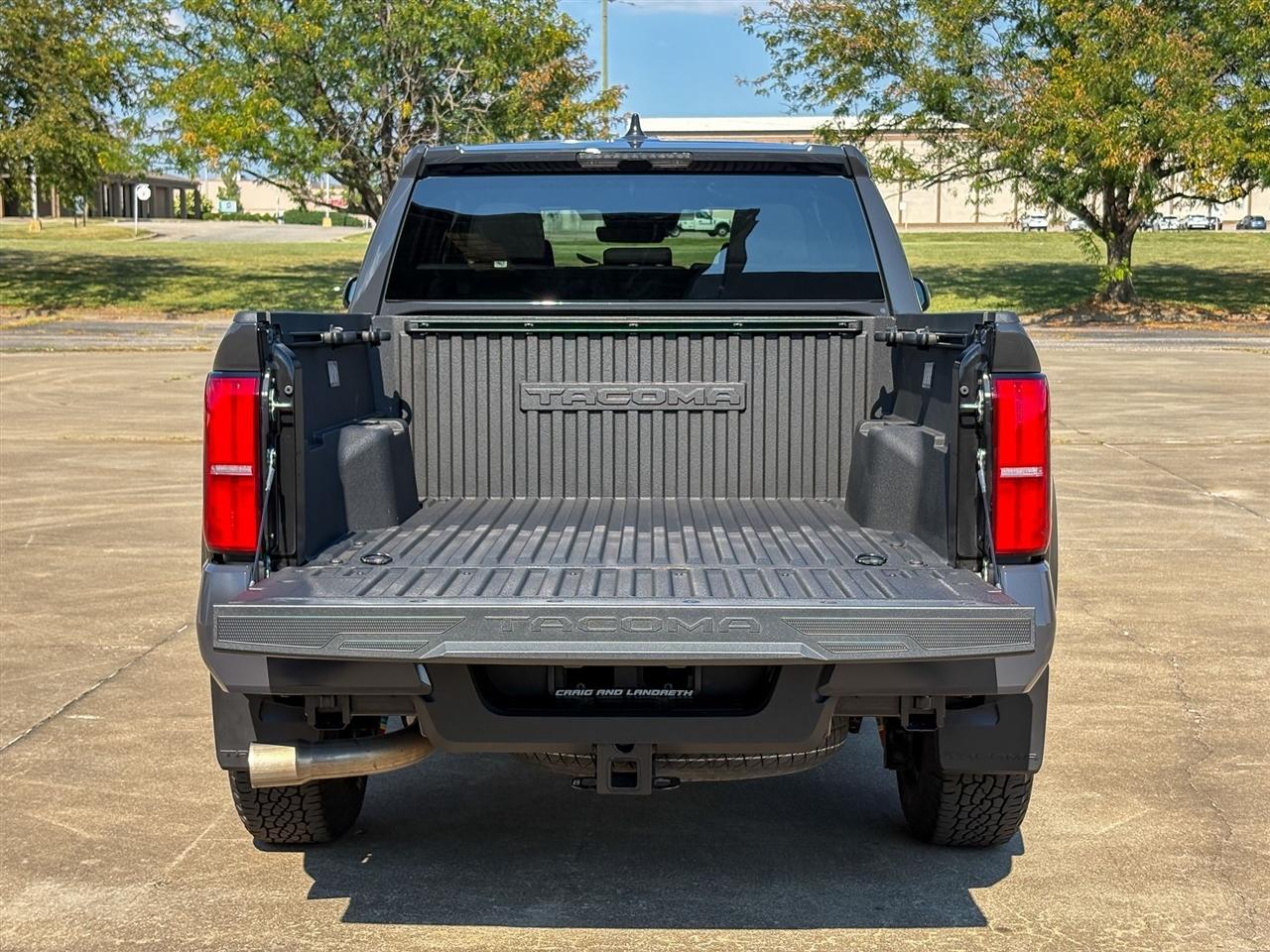 Toyota Tacoma 4WD  2025