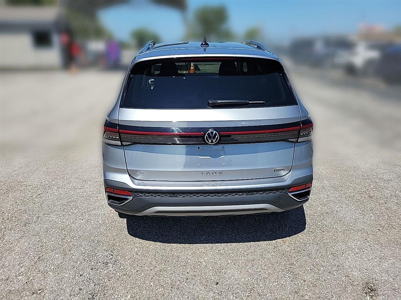 Volkswagen Taos  2025