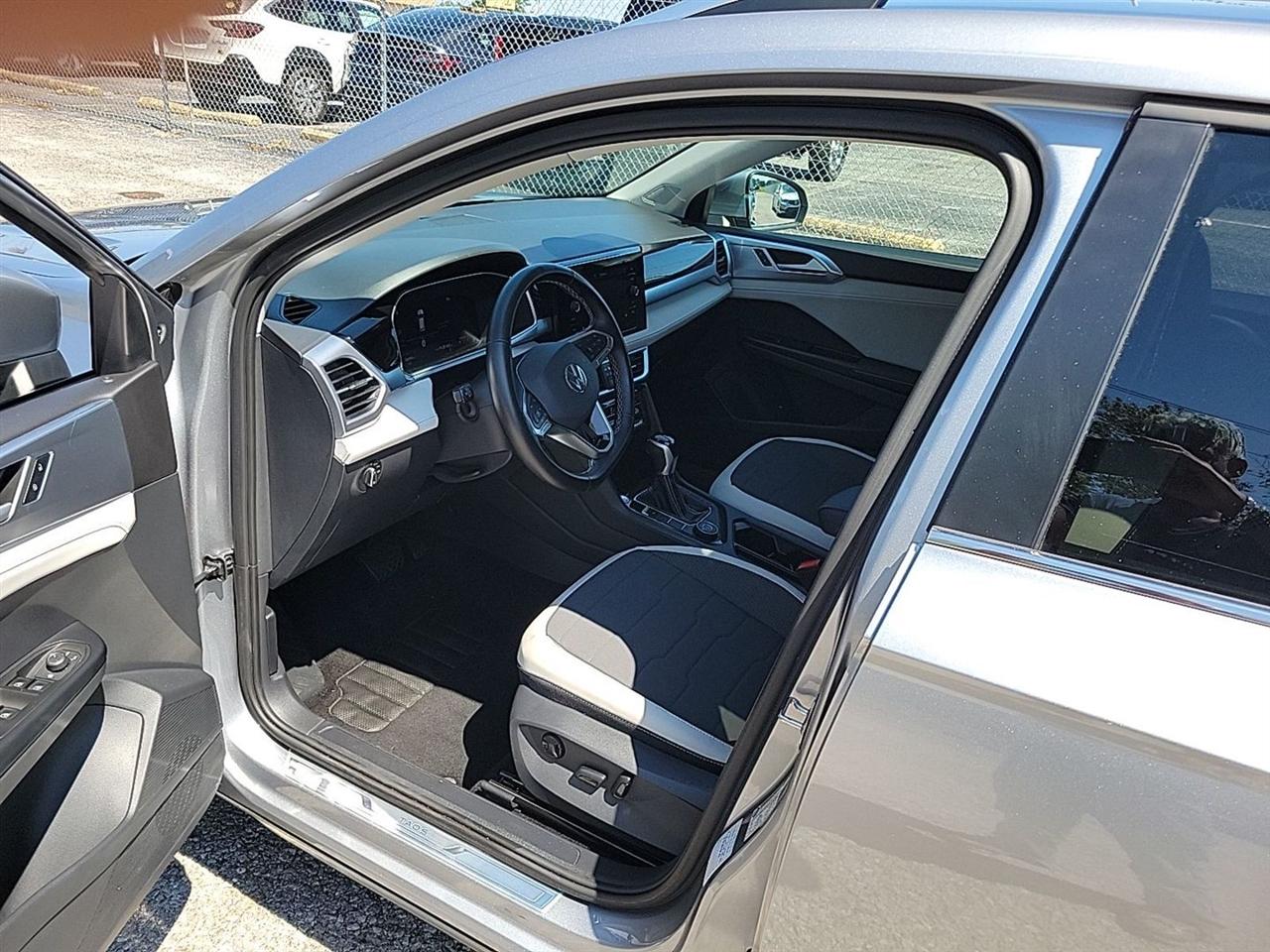 Volkswagen Taos  2025