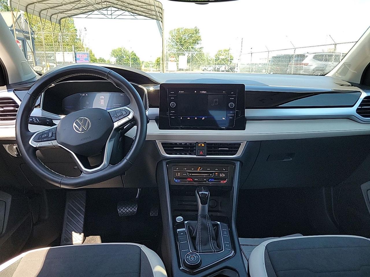 Volkswagen Taos  2025
