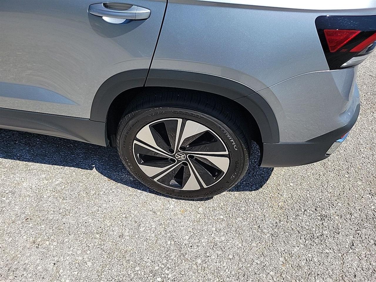 Volkswagen Taos  2025
