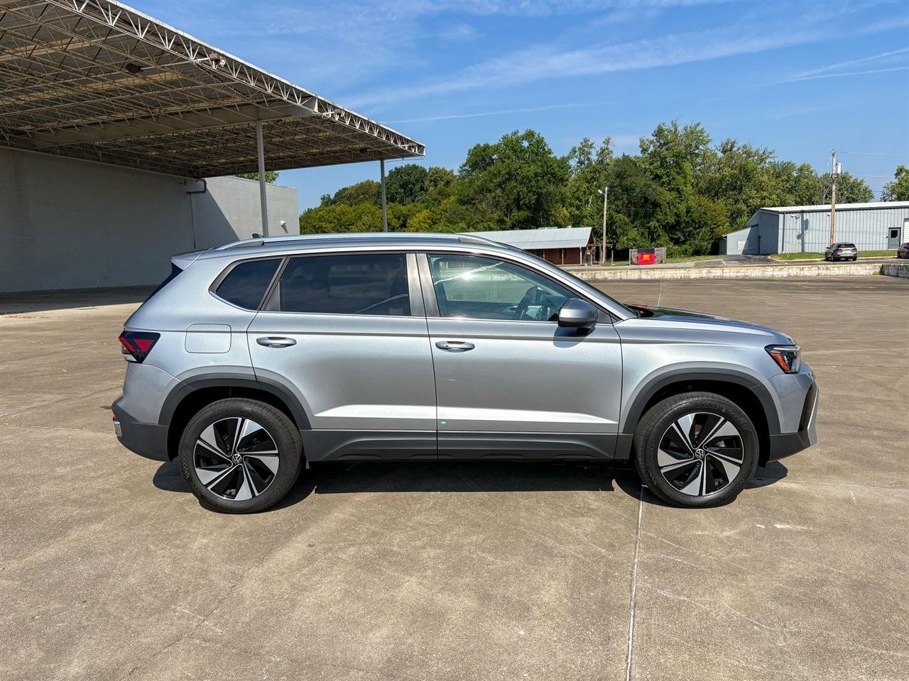 Volkswagen Taos  2025