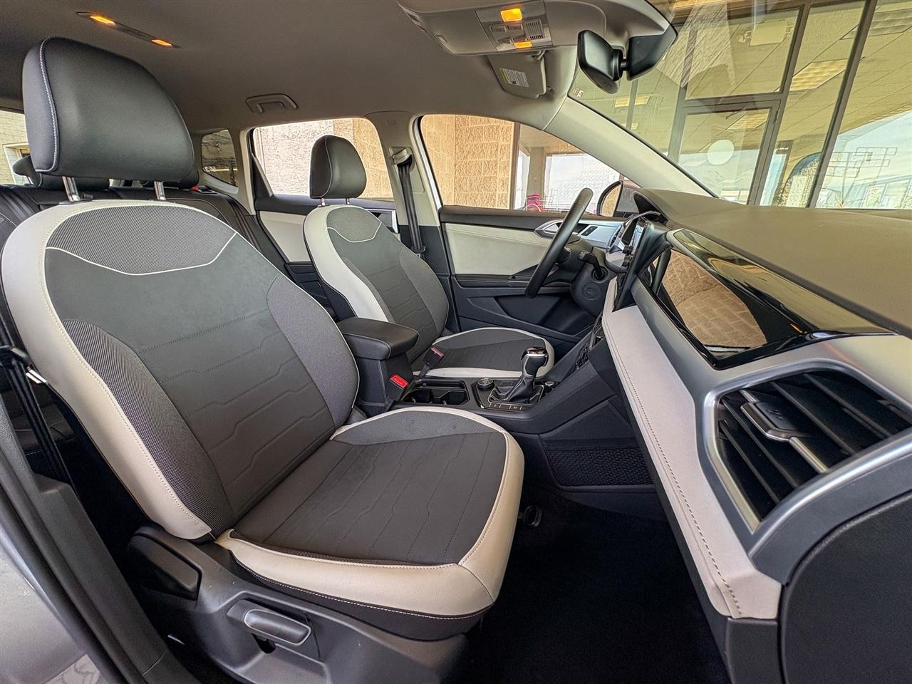 Volkswagen Taos  2025