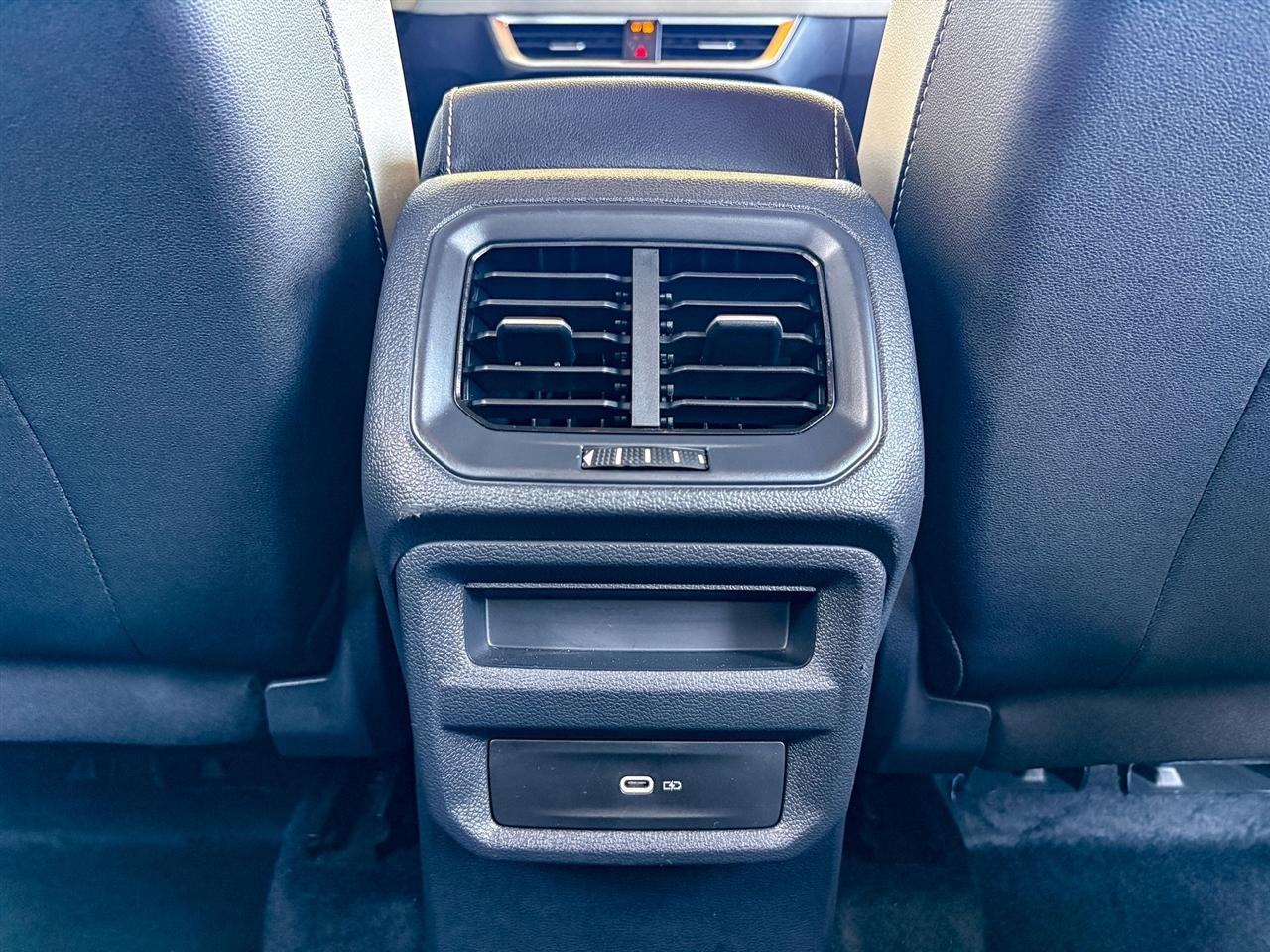 Volkswagen Taos  2025