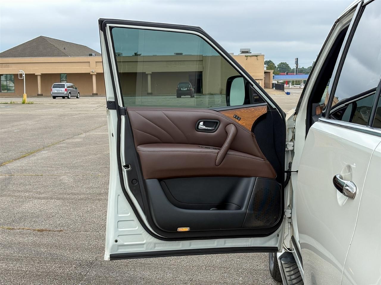 Infiniti QX80  2016