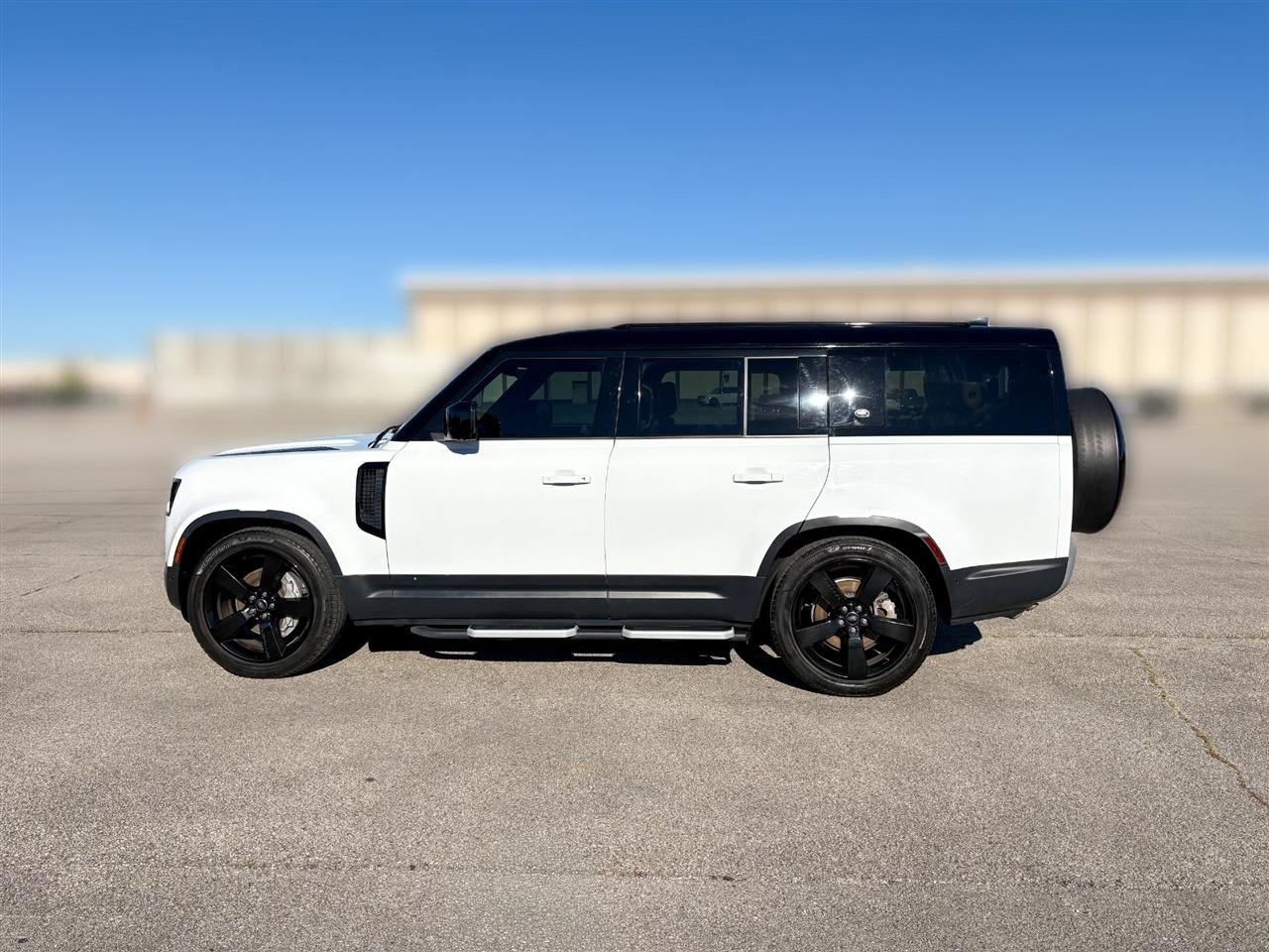 Land Rover Defender  2023