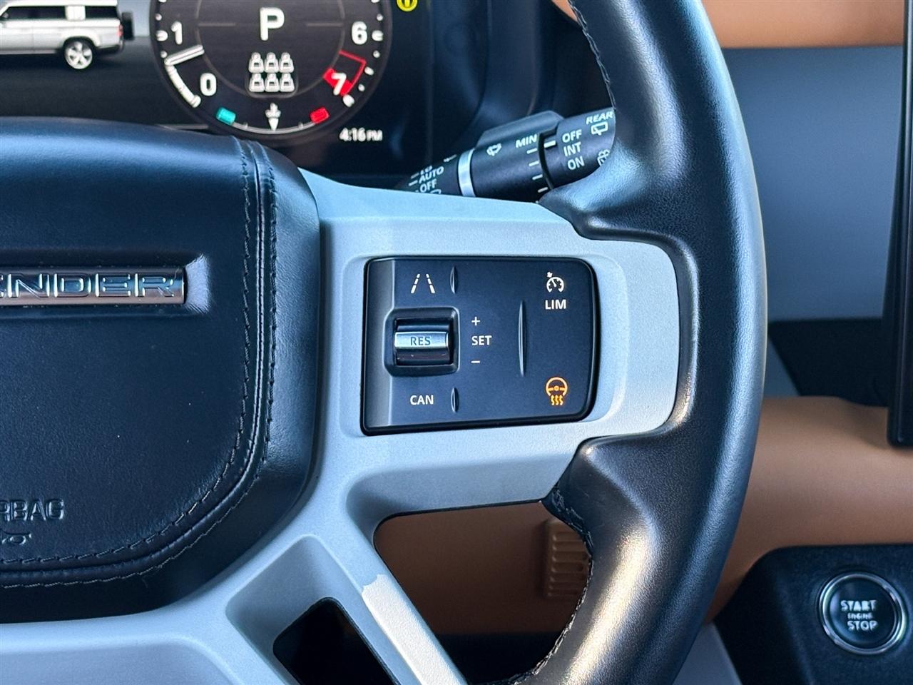 Land Rover Defender  2023