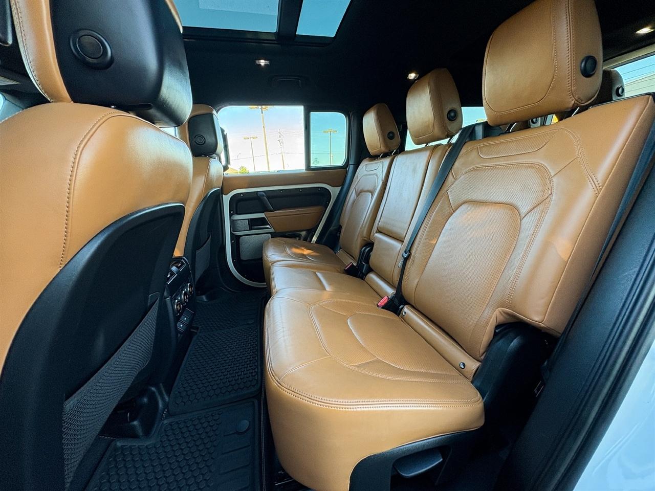 Land Rover Defender  2023