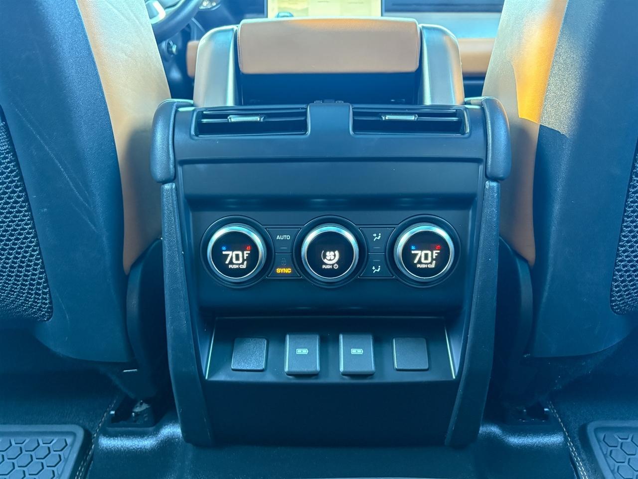 Land Rover Defender  2023