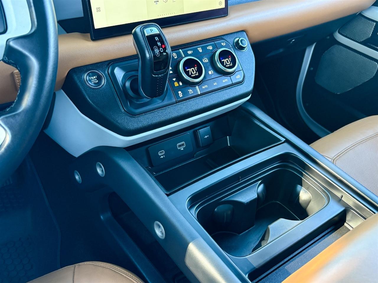 Land Rover Defender  2023