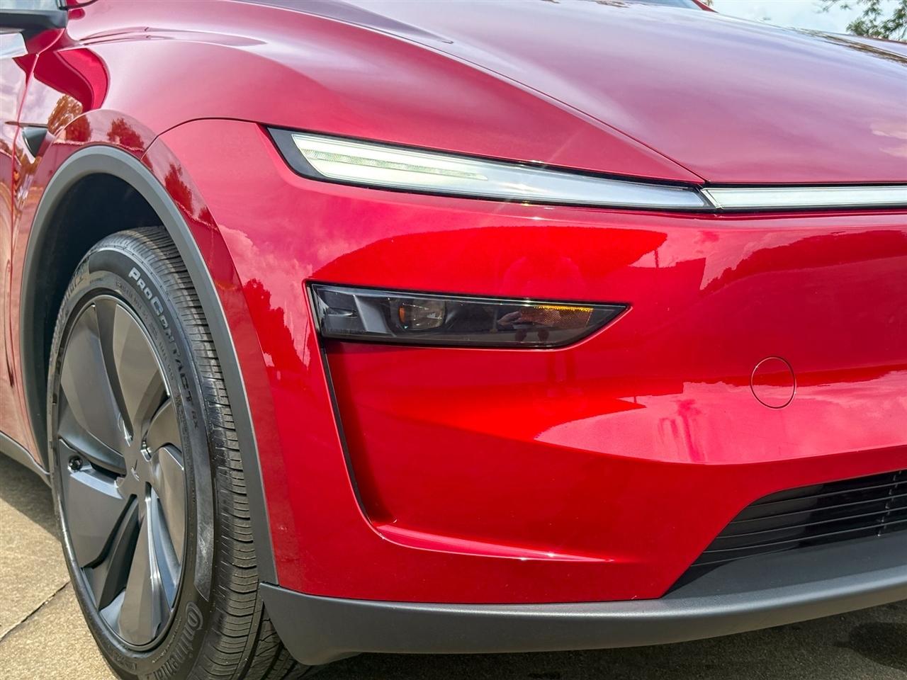 Tesla Model Y  2026