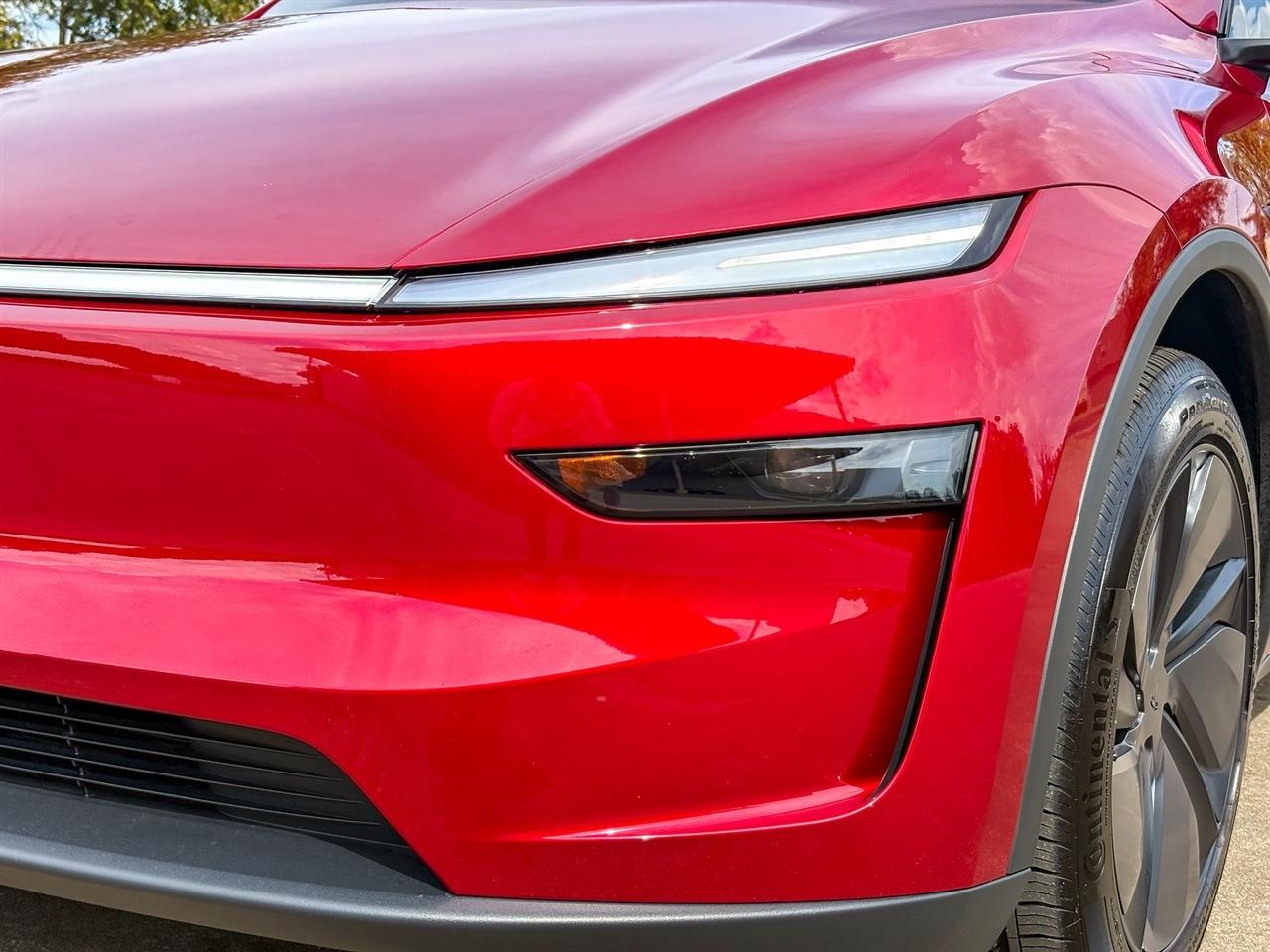 Tesla Model Y  2026