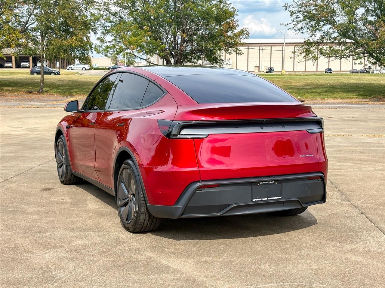 Tesla Model Y  2026