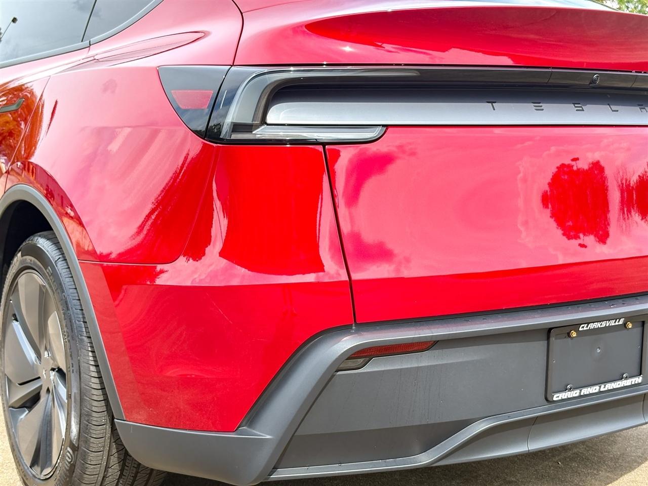 Tesla Model Y  2026