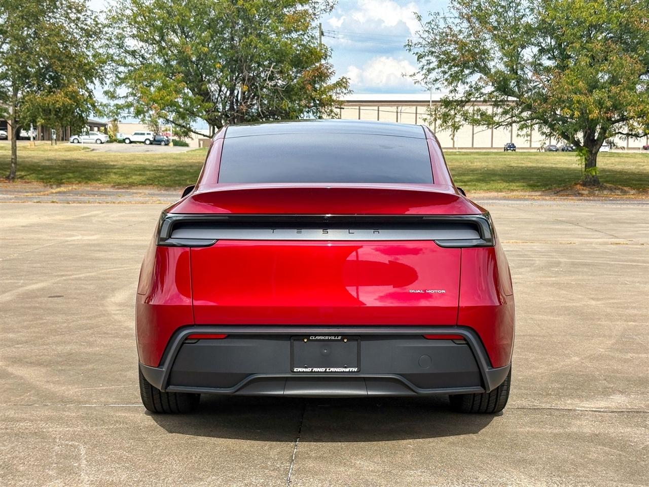 Tesla Model Y  2026