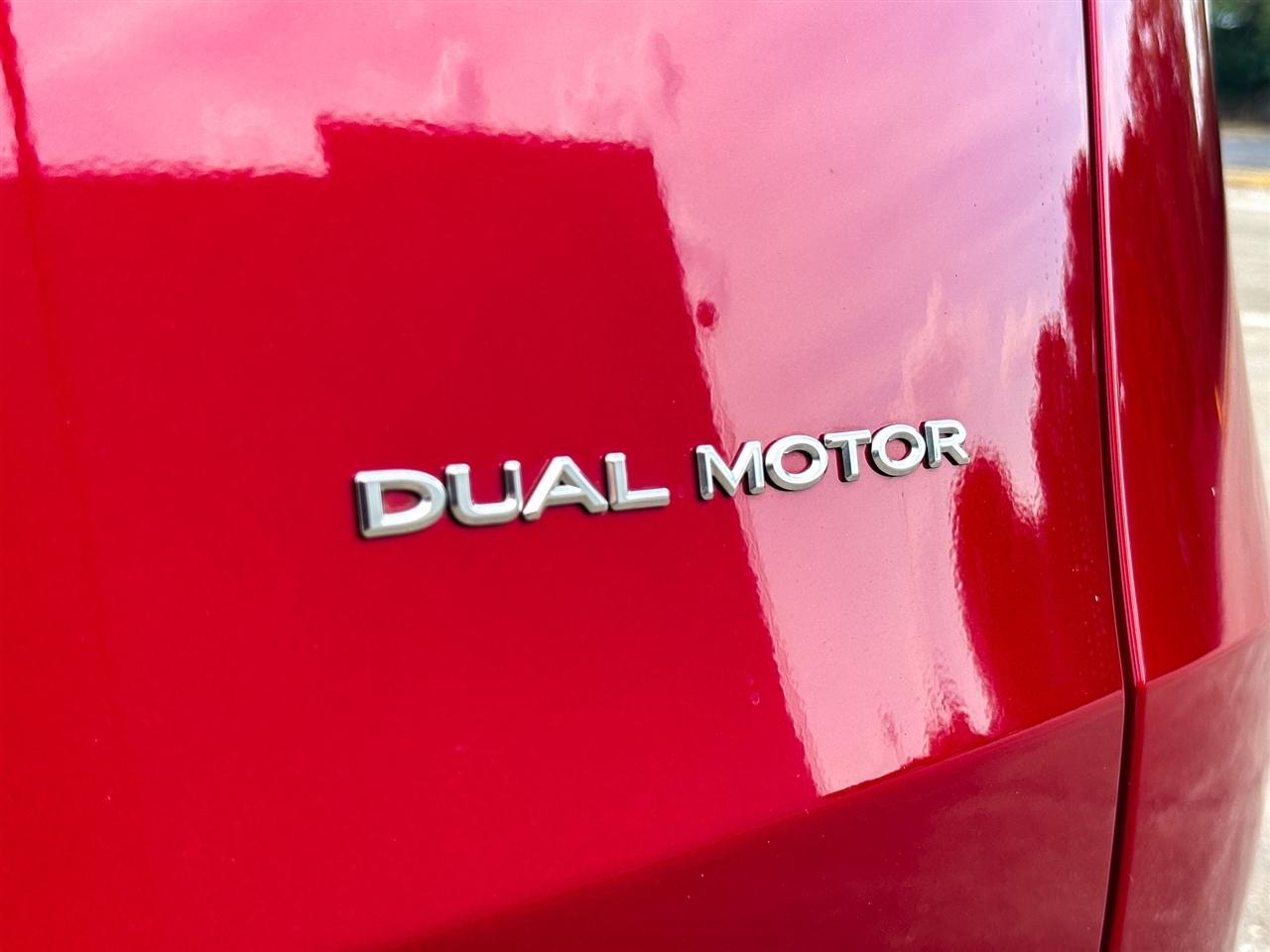 Tesla Model Y  2026