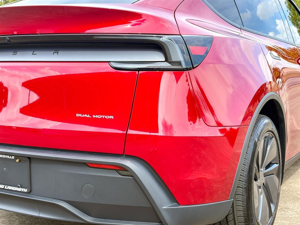 Tesla Model Y  2026