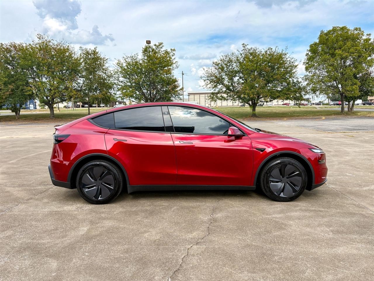 Tesla Model Y  2026