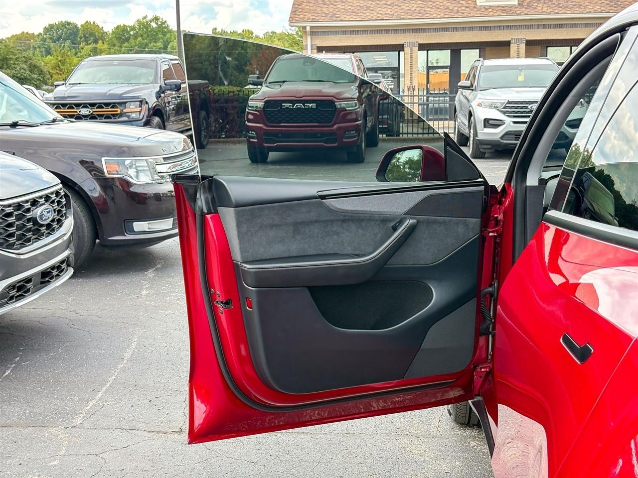 Tesla Model Y  2026