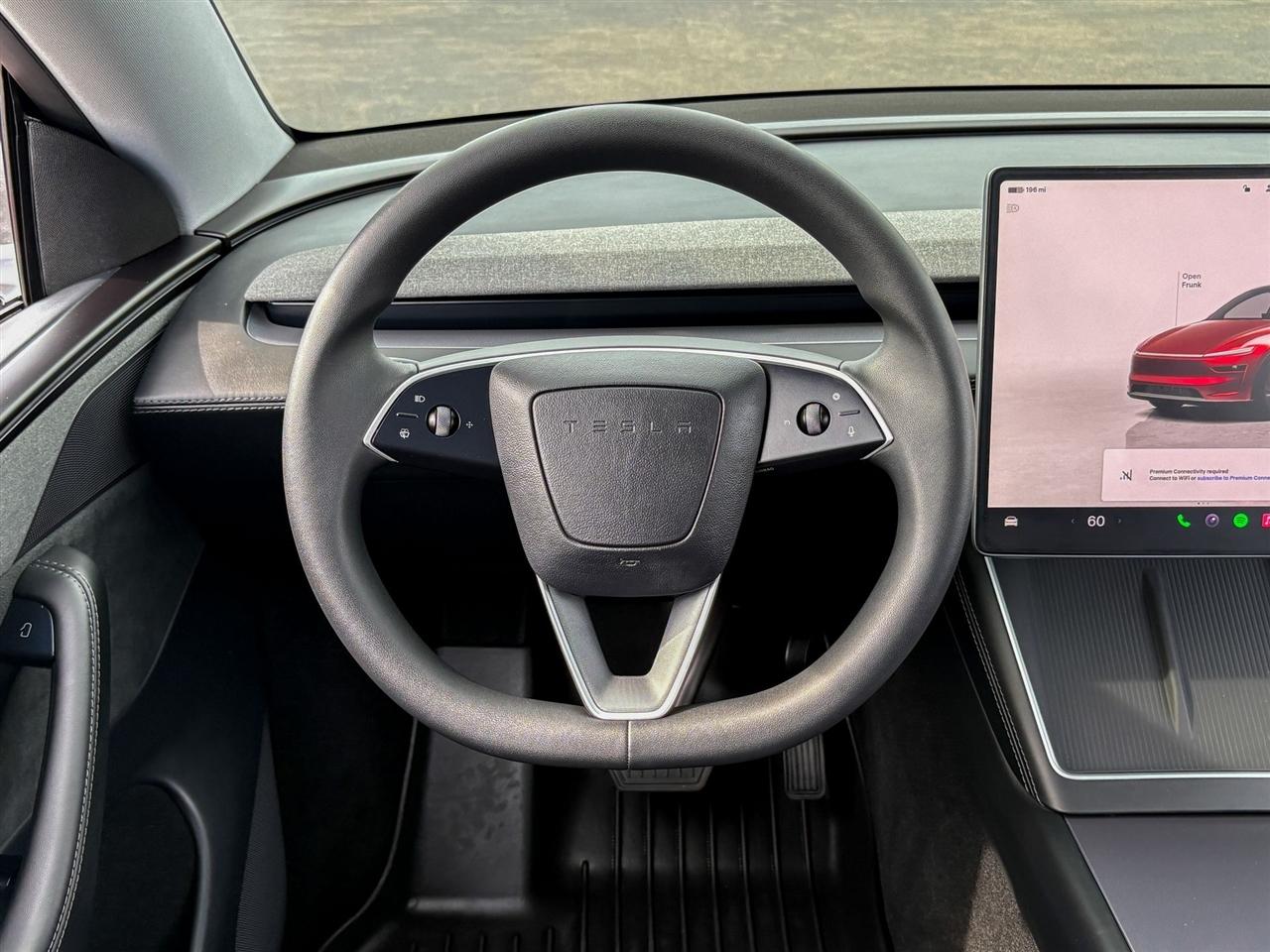 Tesla Model Y  2026