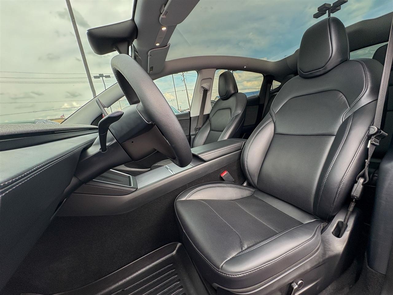 Tesla Model Y  2026