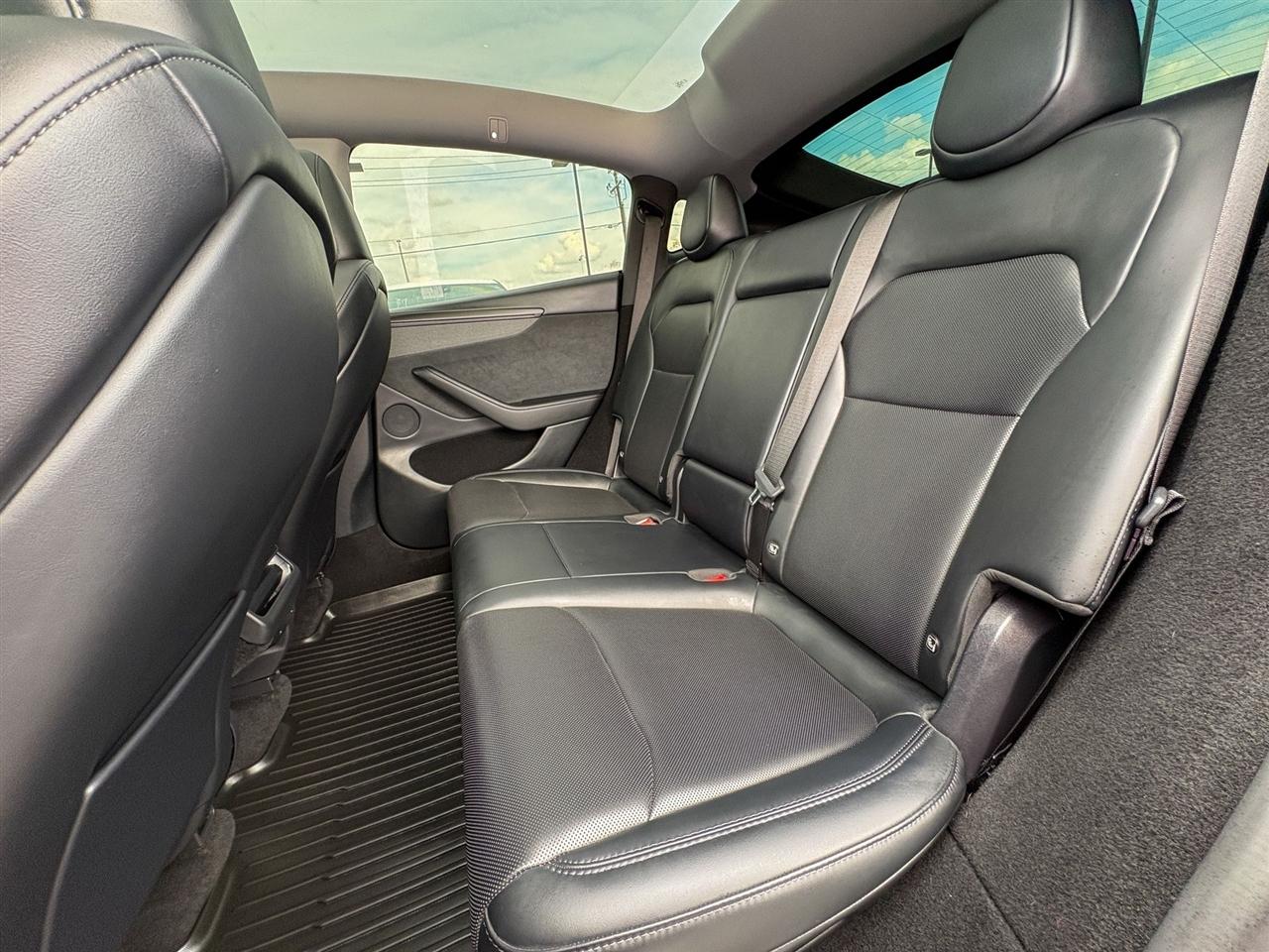 Tesla Model Y  2026