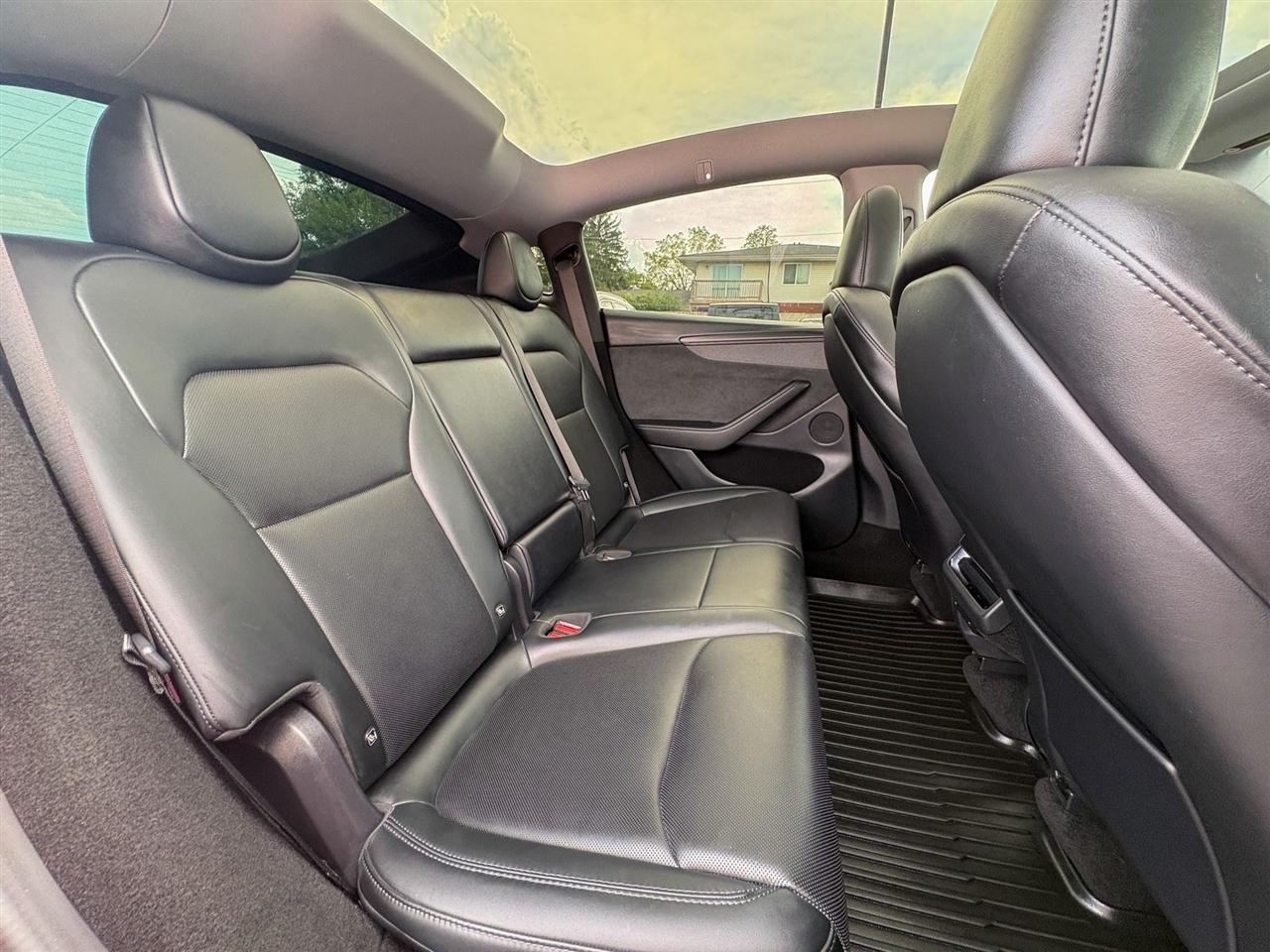 Tesla Model Y  2026