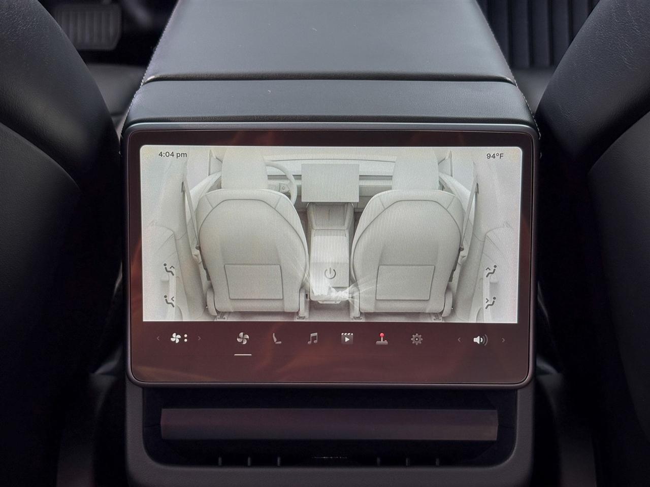 Tesla Model Y  2026