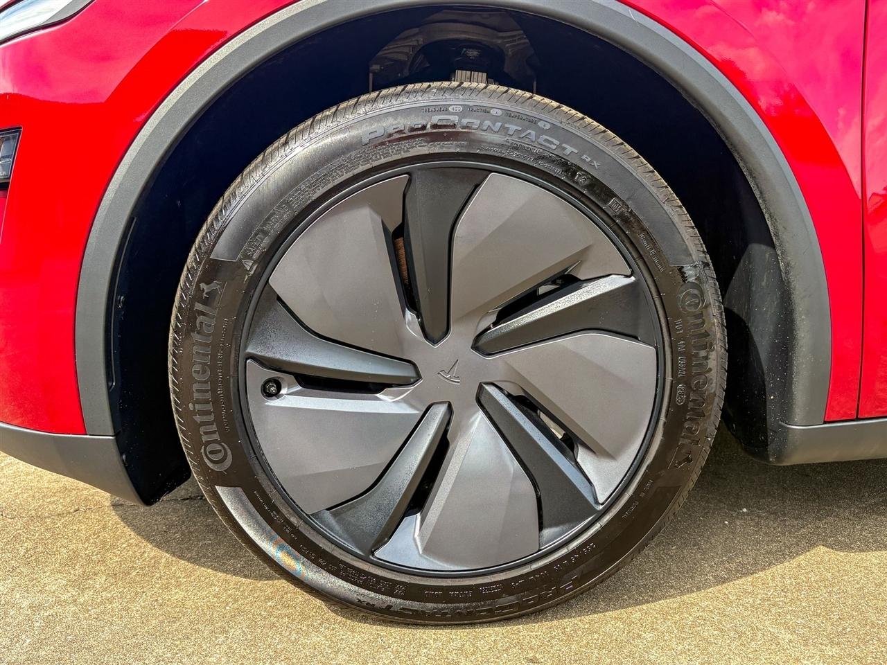 Tesla Model Y  2026