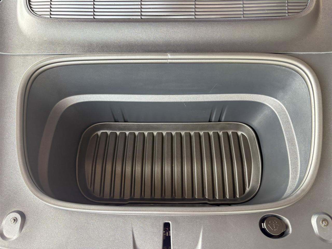 Tesla Model Y  2026