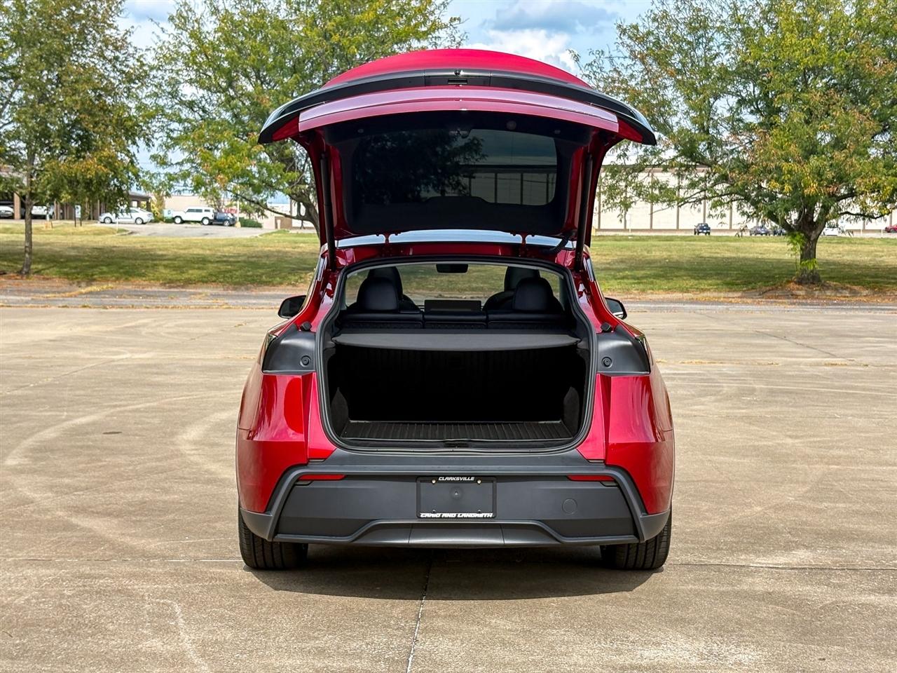 Tesla Model Y  2026