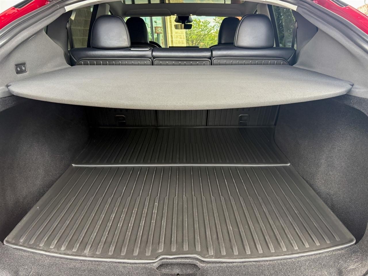 Tesla Model Y  2026