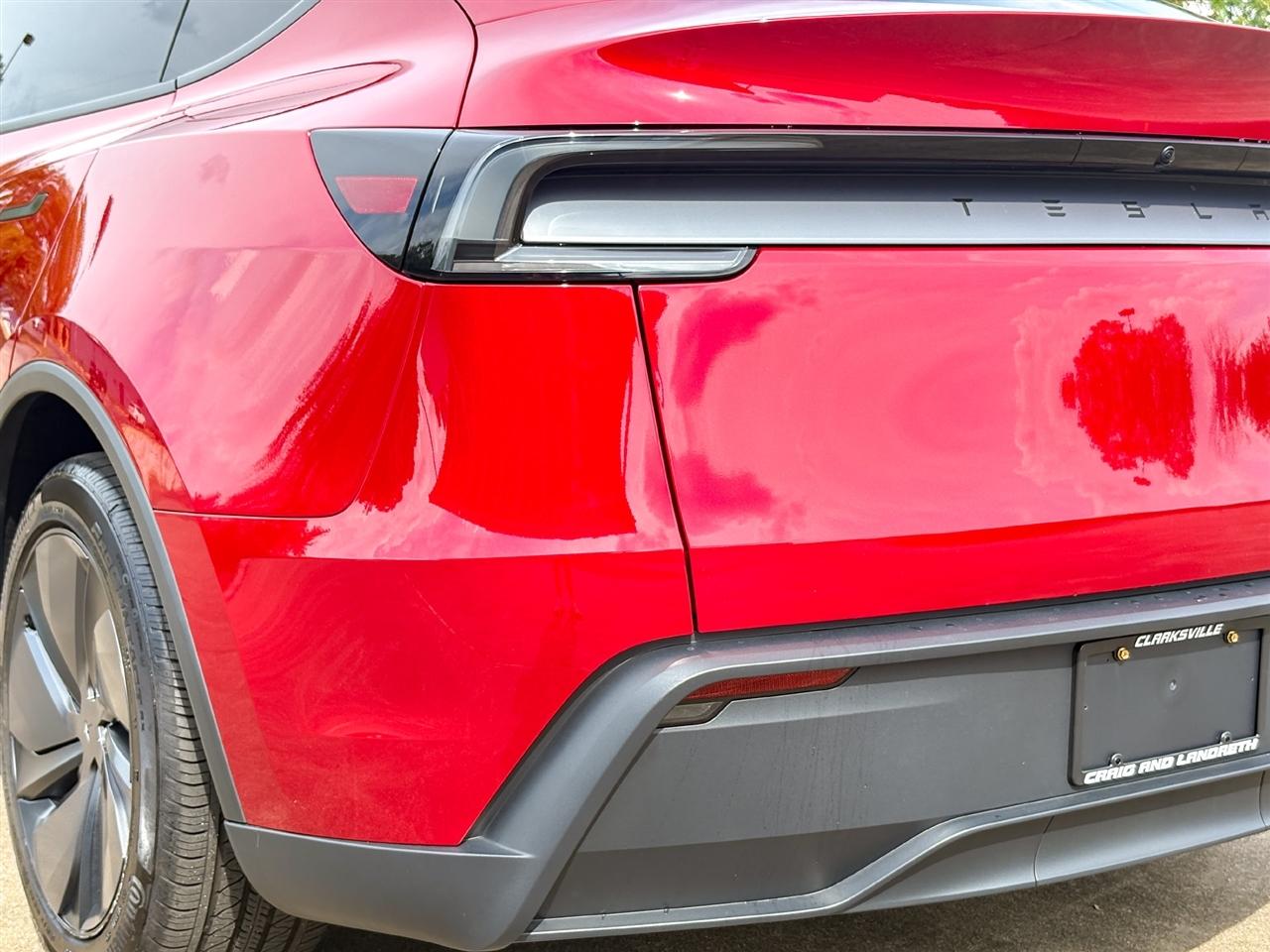 Tesla Model Y  2026