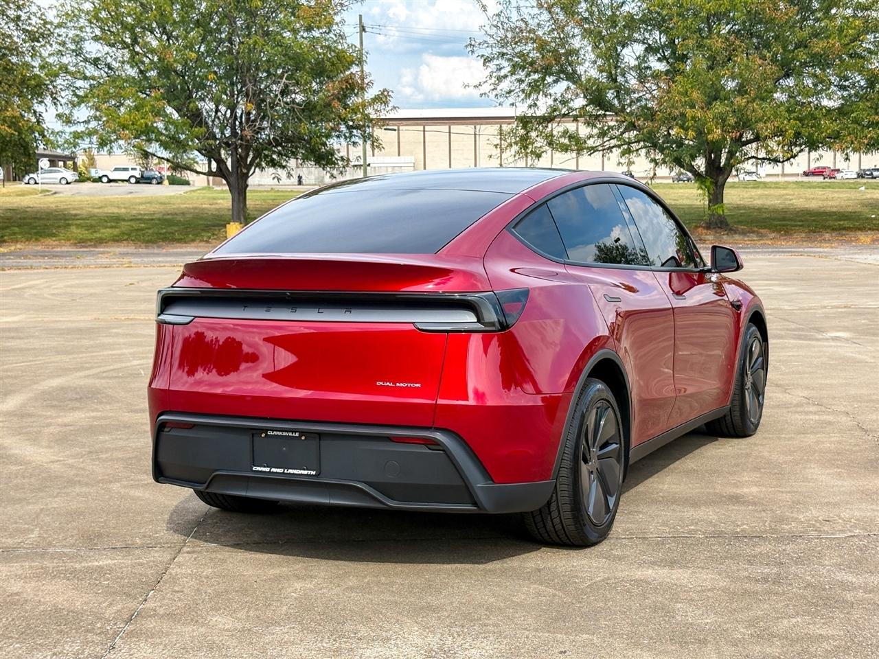 Tesla Model Y  2026
