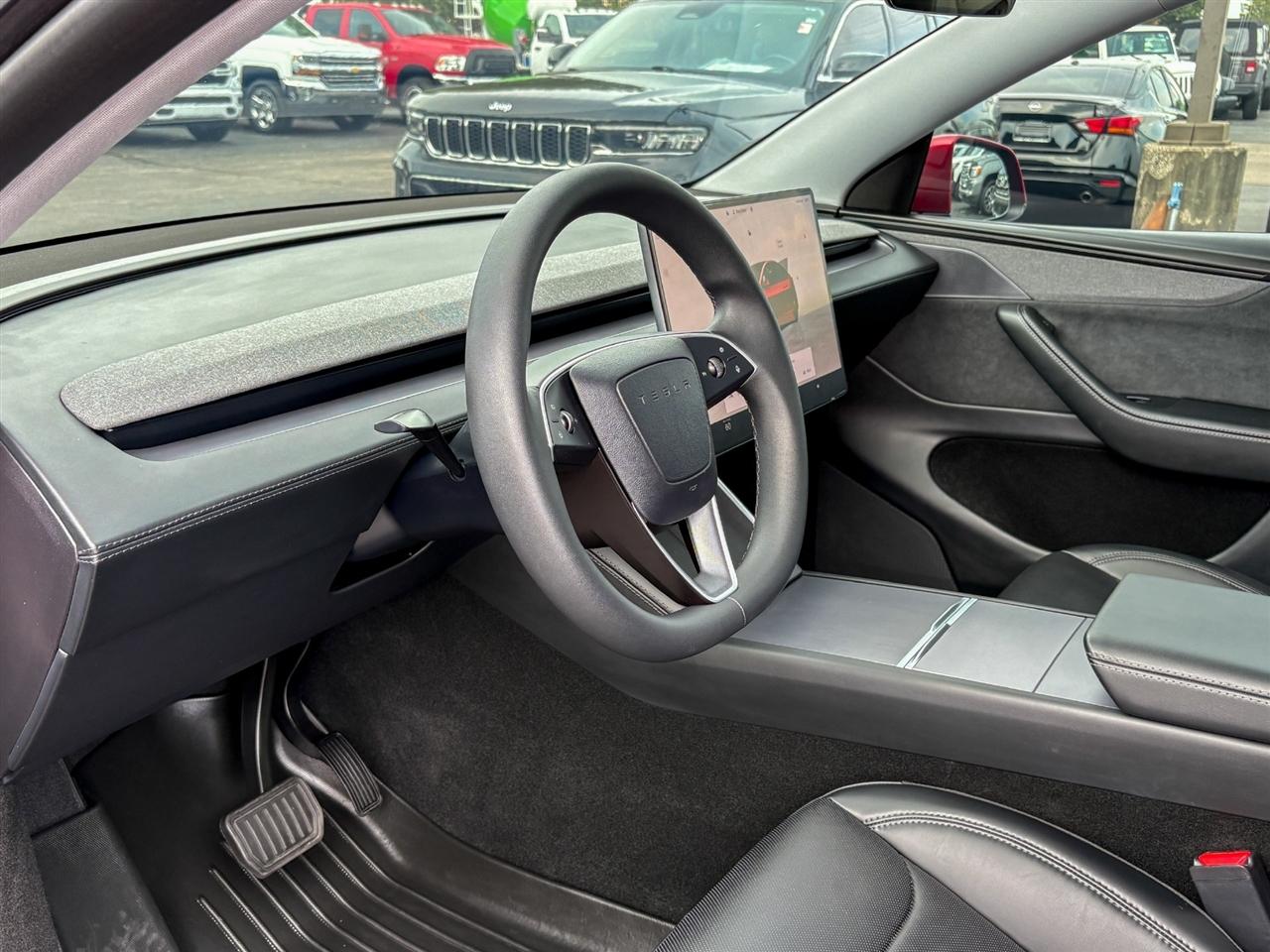 Tesla Model Y  2026