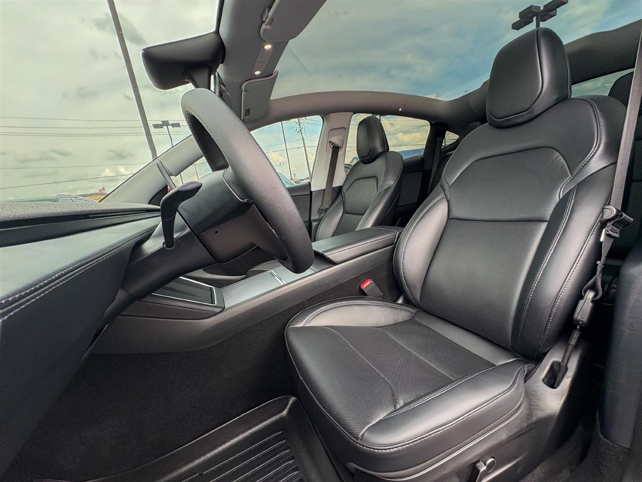 Tesla Model Y  2026