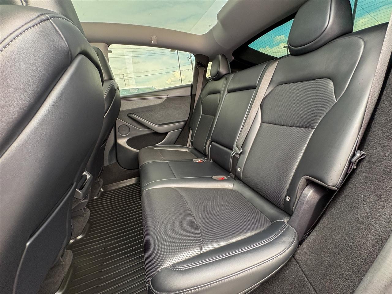 Tesla Model Y  2026