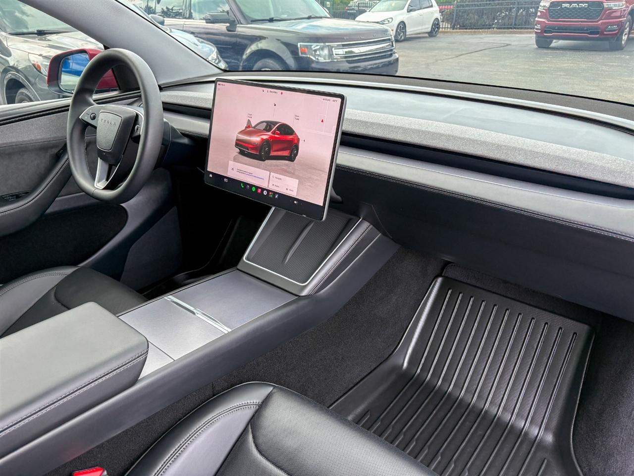 Tesla Model Y  2026