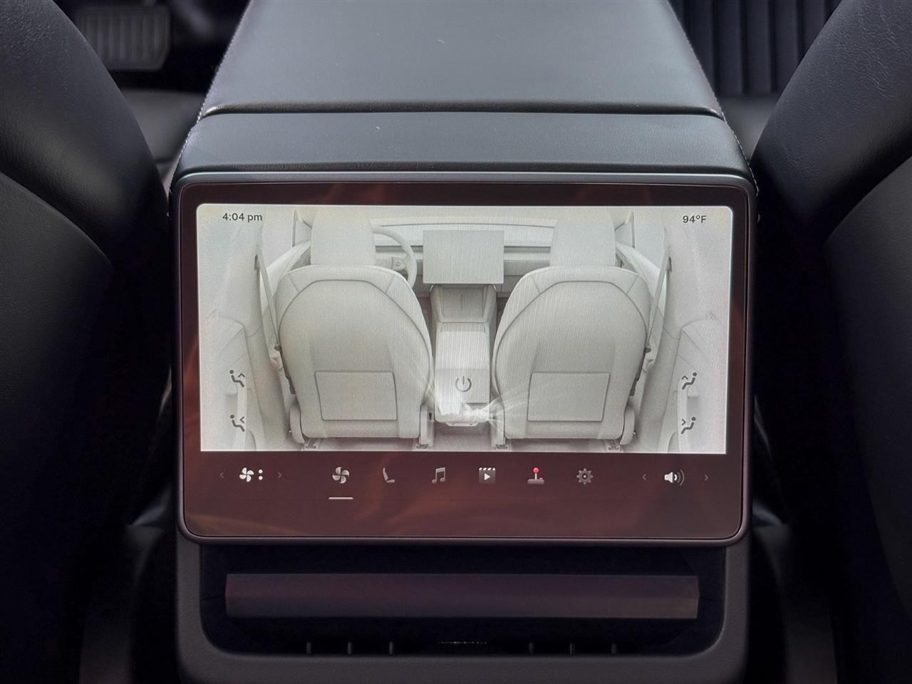 Tesla Model Y  2026