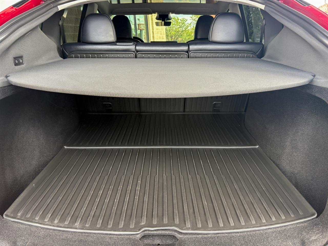 Tesla Model Y  2026