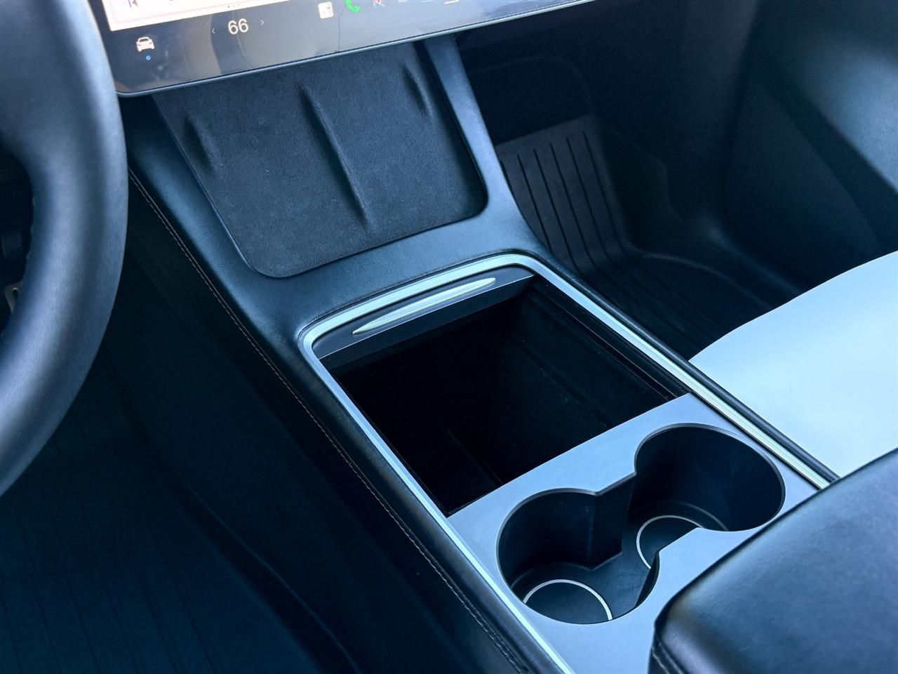 Tesla Model Y  2022
