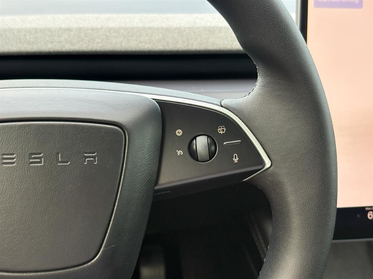Tesla Model 3  2025