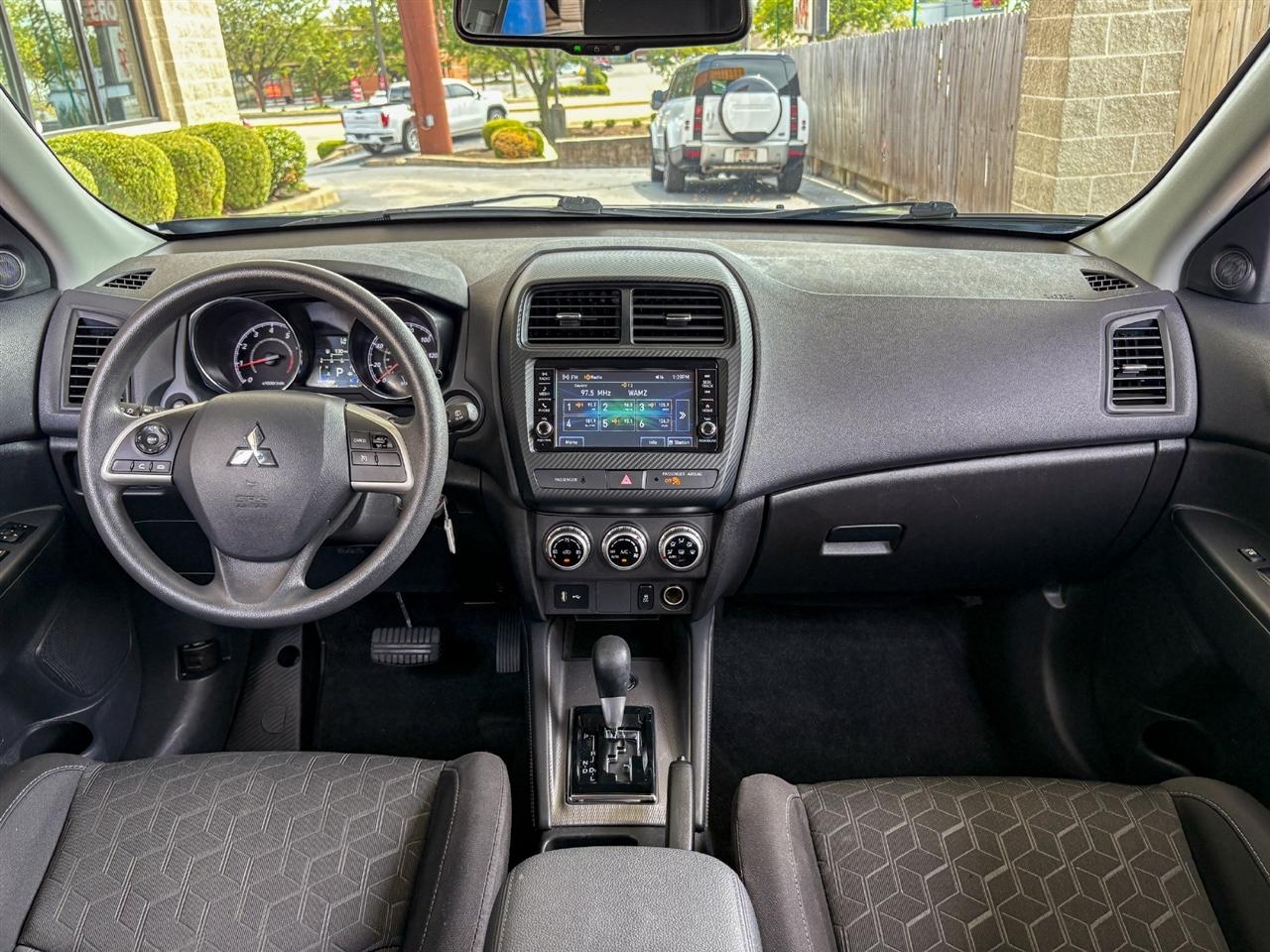 Mitsubishi Outlander Sport  2025