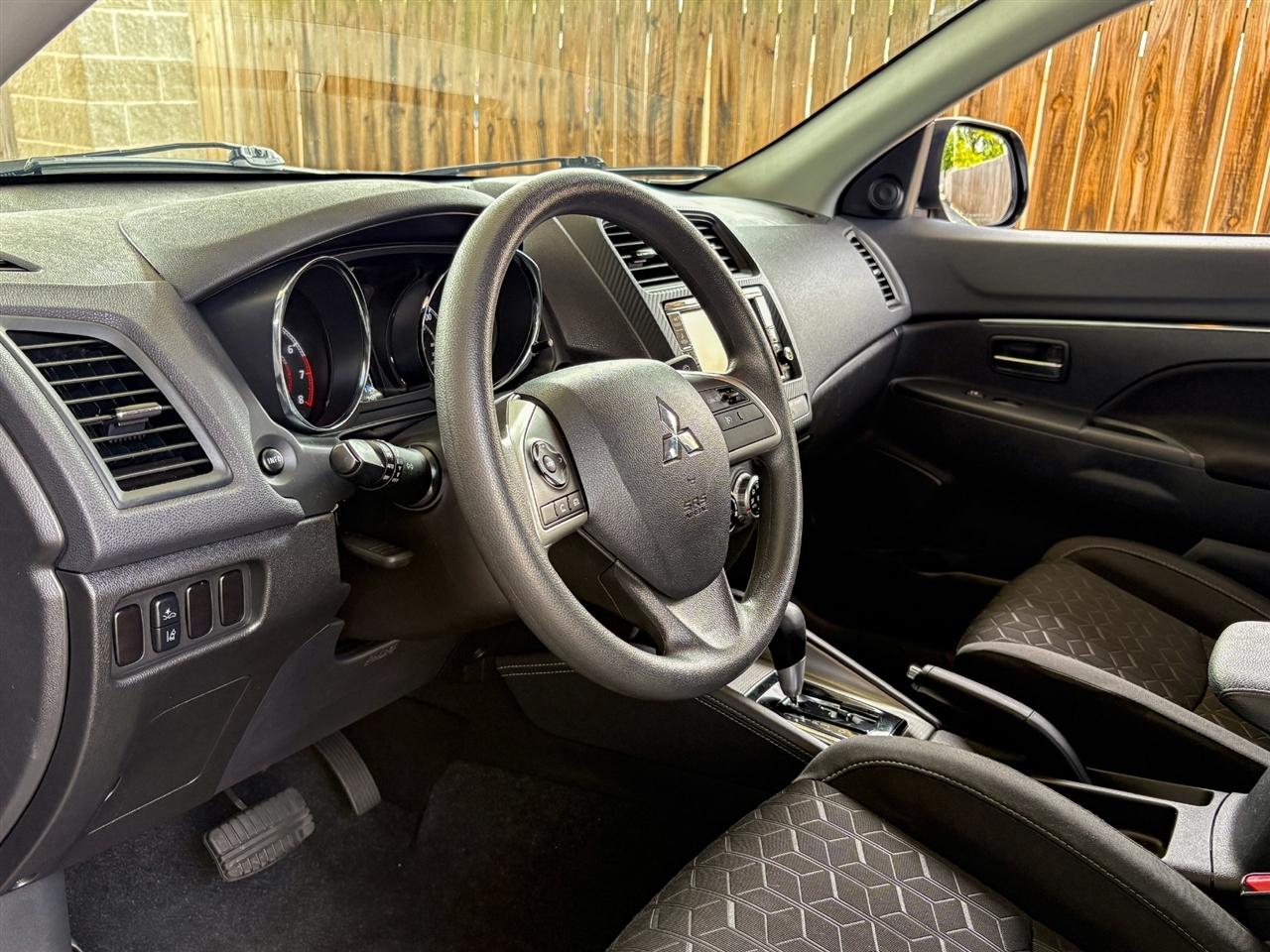 Mitsubishi Outlander Sport  2025