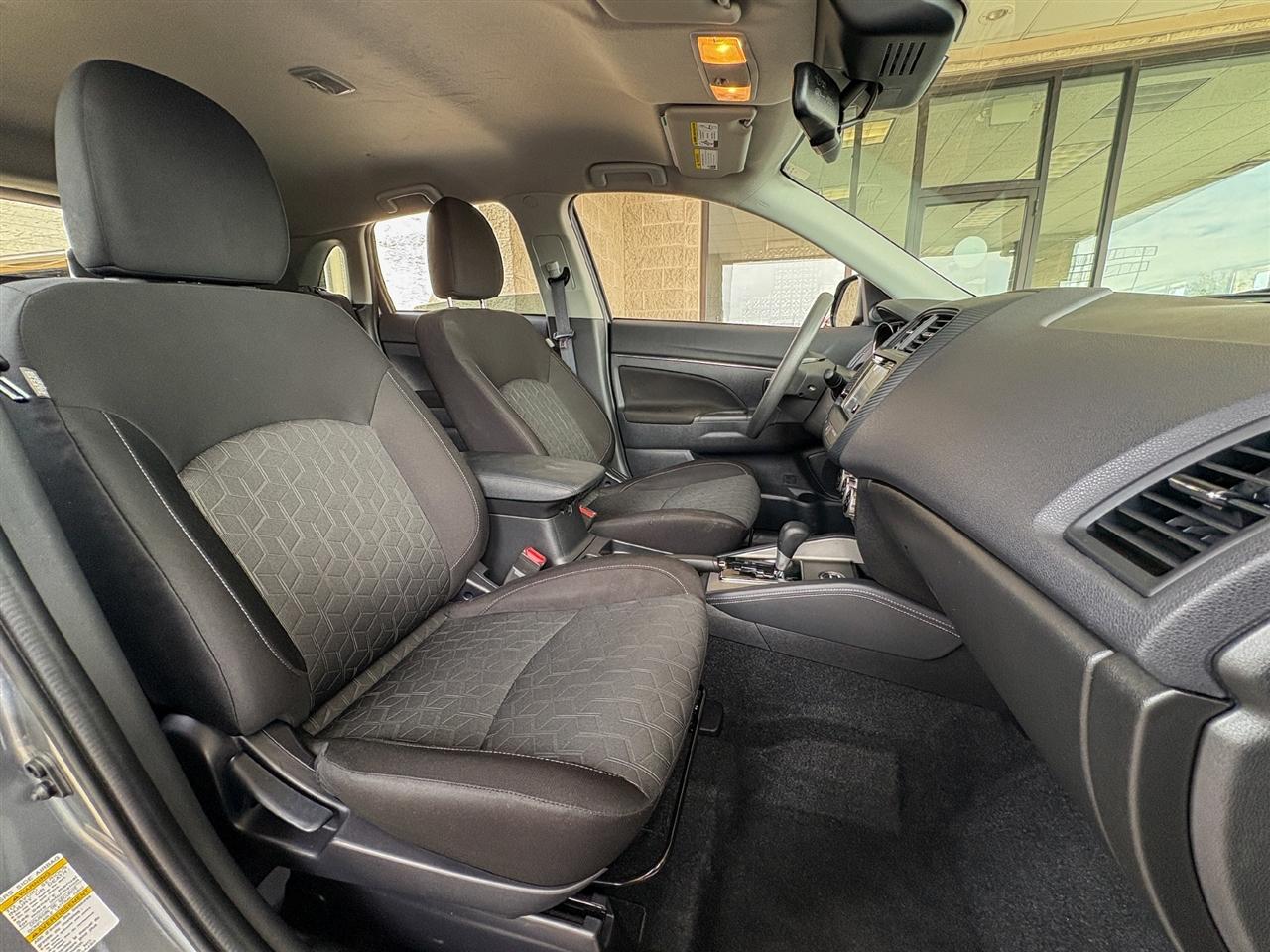 Mitsubishi Outlander Sport  2025