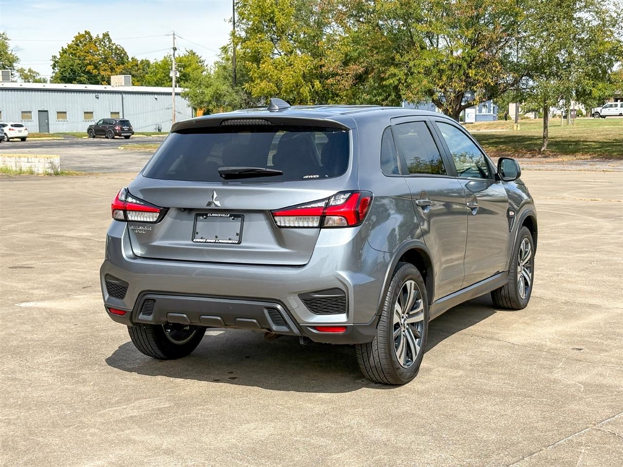 Mitsubishi Outlander Sport  2025