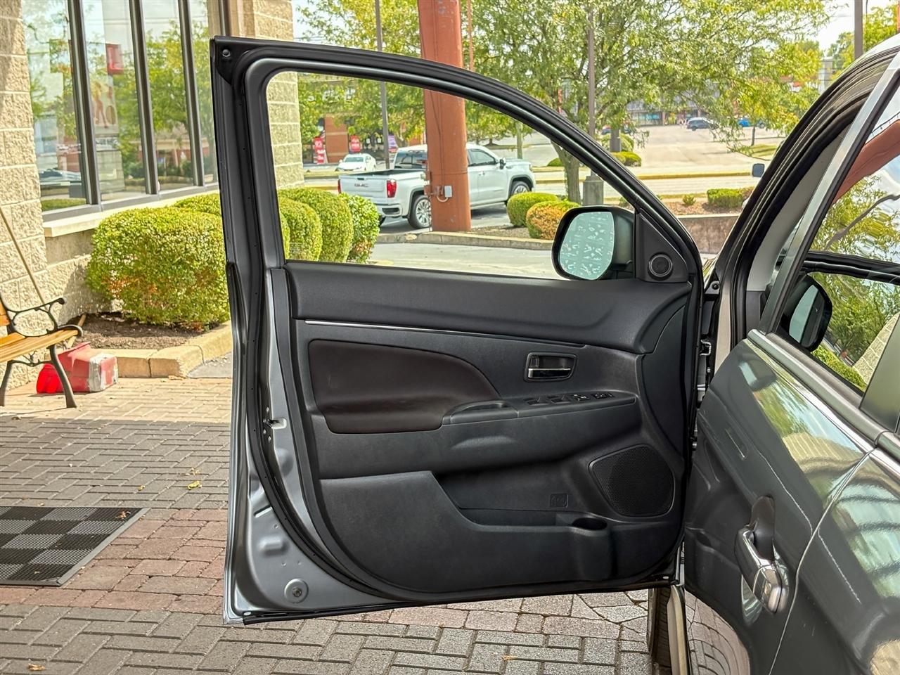 Mitsubishi Outlander Sport  2025